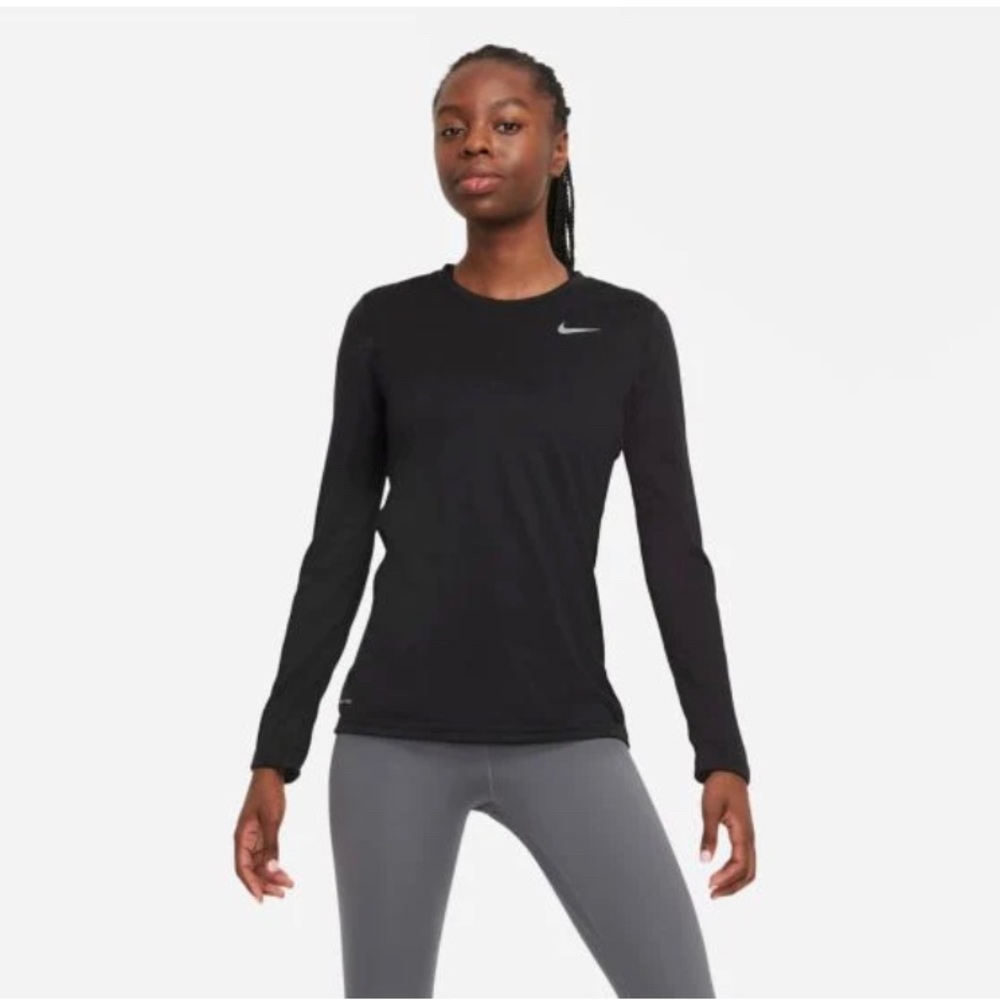 Women’s Nike dry, fit, long sleeve black tee. Size small. Like new condition!
